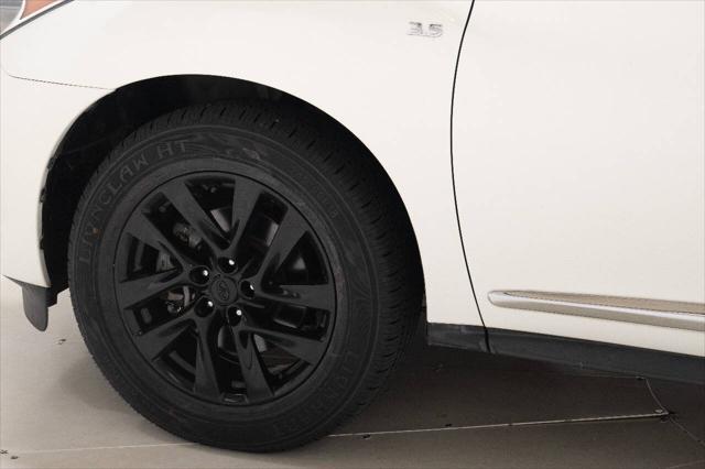 Photo of 2015 White INFINITI QX60