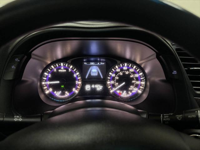 Photo of 2015 White INFINITI QX60