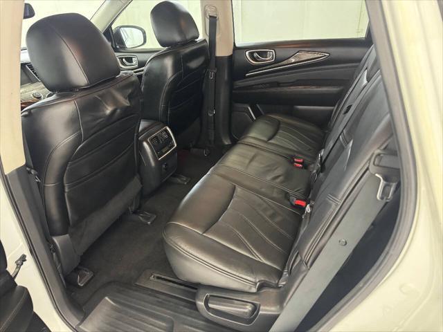 Photo of 2015 White INFINITI QX60