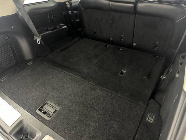 Photo of 2015 White INFINITI QX60