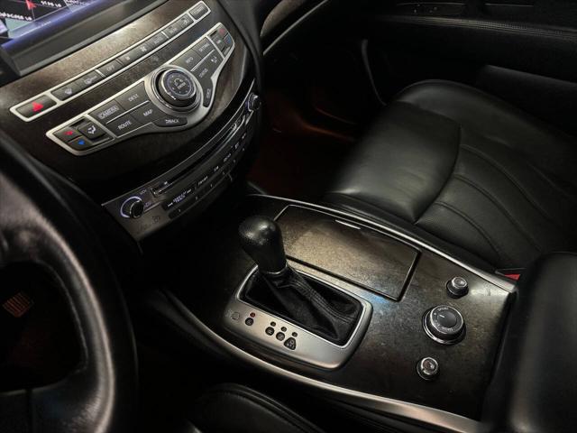 Photo of 2015 White INFINITI QX60