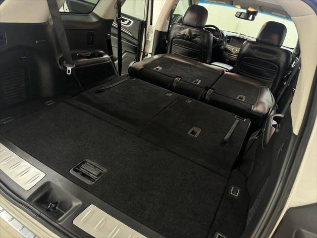 Photo of 2015 White INFINITI QX60
