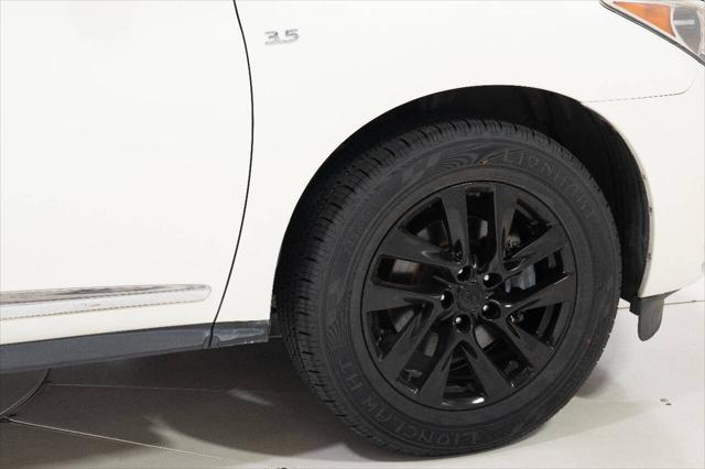 Photo of 2015 White INFINITI QX60