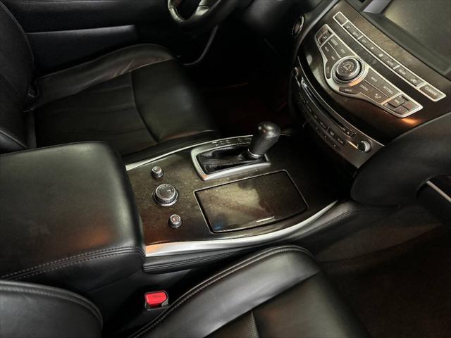 Photo of 2015 White INFINITI QX60
