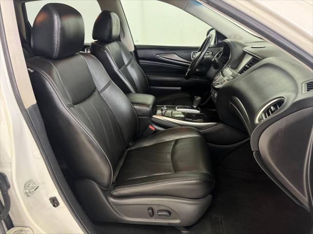 Photo of 2015 White INFINITI QX60