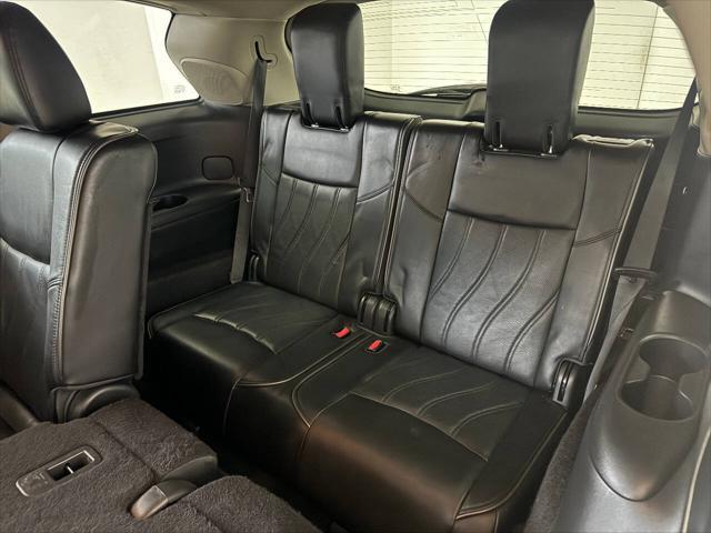 Photo of 2015 White INFINITI QX60