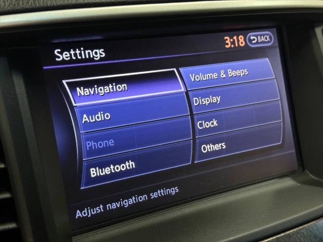 Photo of 2015 White INFINITI QX60