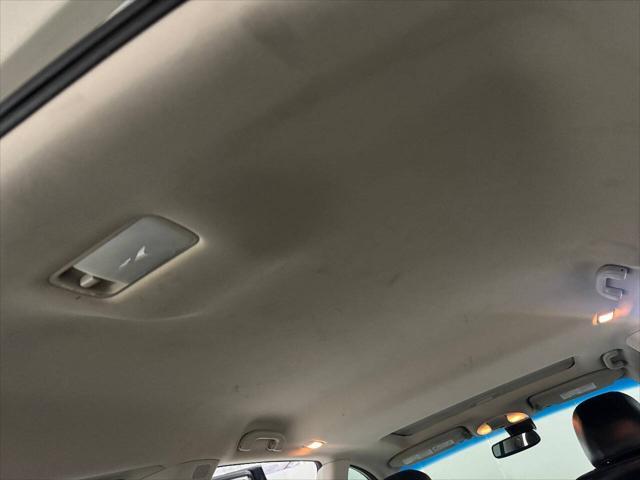 Photo of 2015 White INFINITI QX60