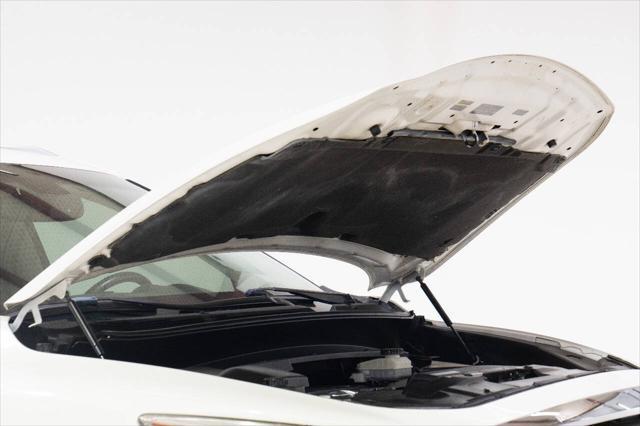 Photo of 2015 White INFINITI QX60