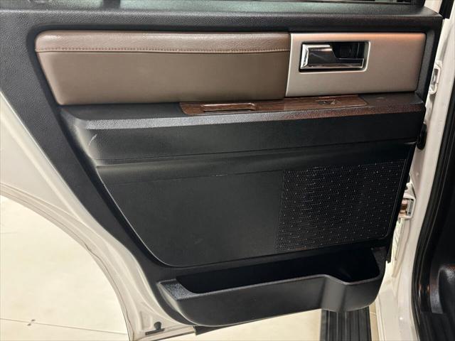 Photo of 2015 White Ford Expedition
