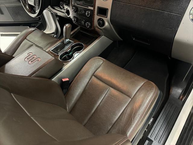 Photo of 2015 White Ford Expedition