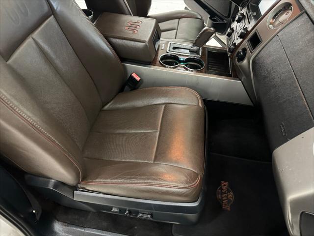 Photo of 2015 White Ford Expedition