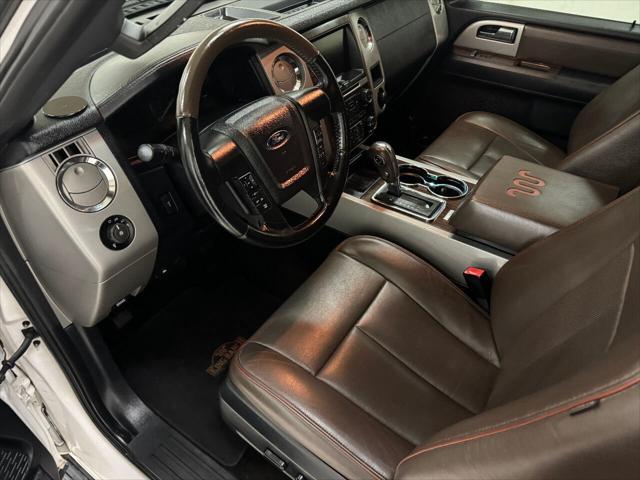 Photo of 2015 White Ford Expedition