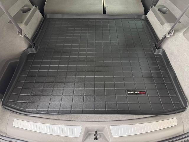 Photo of 2021 Black Cadillac XT6