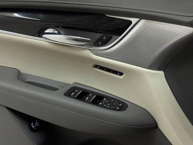 Photo of 2021 Black Cadillac XT6