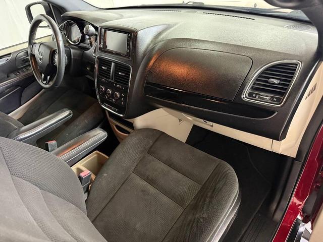 Photo of 2015 Red Dodge Grand Caravan