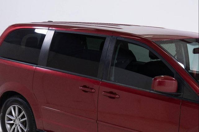 Photo of 2015 Red Dodge Grand Caravan