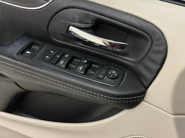 Photo of 2015 Red Dodge Grand Caravan