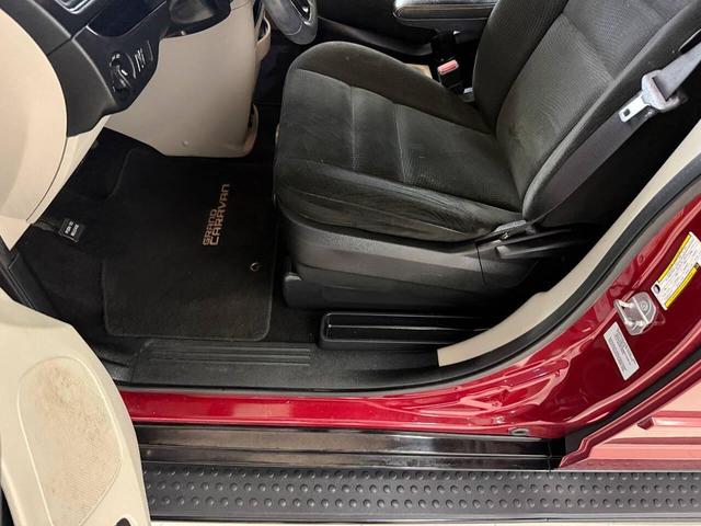 Photo of 2015 Red Dodge Grand Caravan