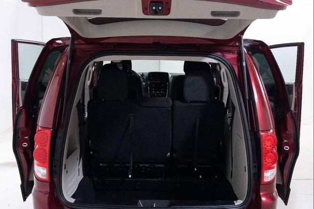 Photo of 2015 Red Dodge Grand Caravan