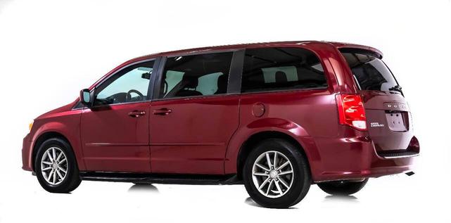 Photo of 2015 Red Dodge Grand Caravan
