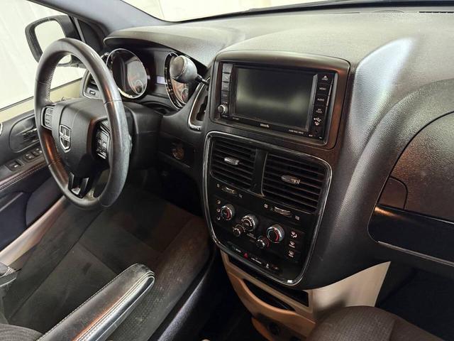 Photo of 2015 Red Dodge Grand Caravan