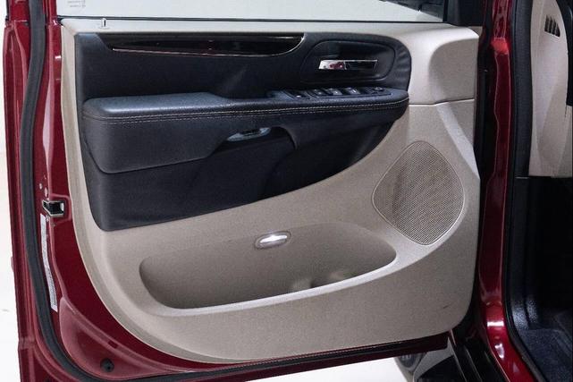 Photo of 2015 Red Dodge Grand Caravan