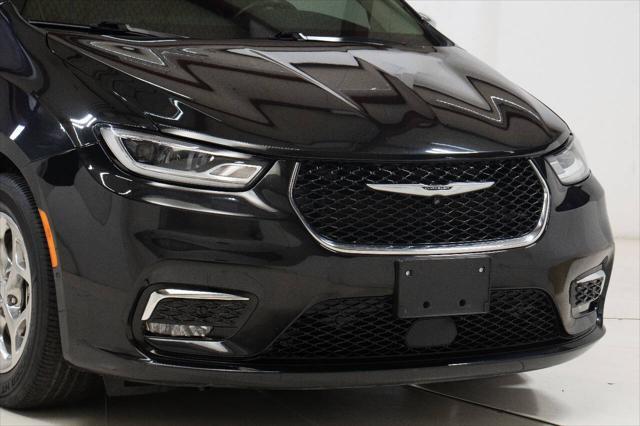 Photo of 2022 Black Chrysler Pacifica