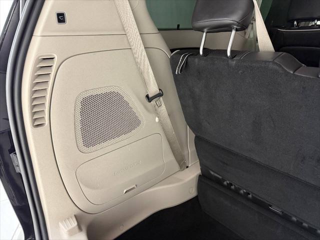 Photo of 2022 Black Chrysler Pacifica