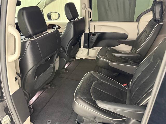 Photo of 2022 Black Chrysler Pacifica