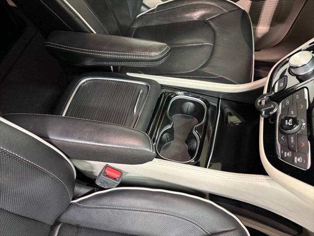 Photo of 2022 Black Chrysler Pacifica