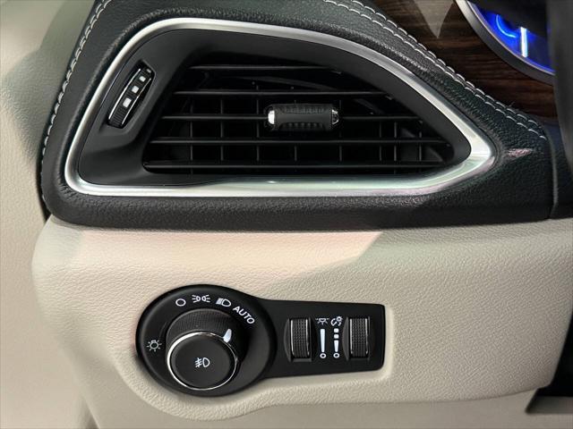 Photo of 2022 Black Chrysler Pacifica