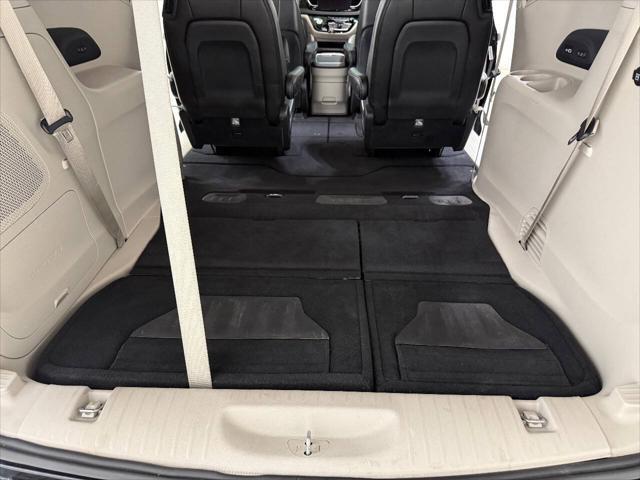 Photo of 2022 Black Chrysler Pacifica