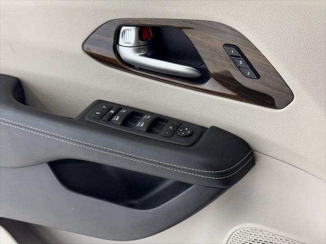 Photo of 2022 Black Chrysler Pacifica