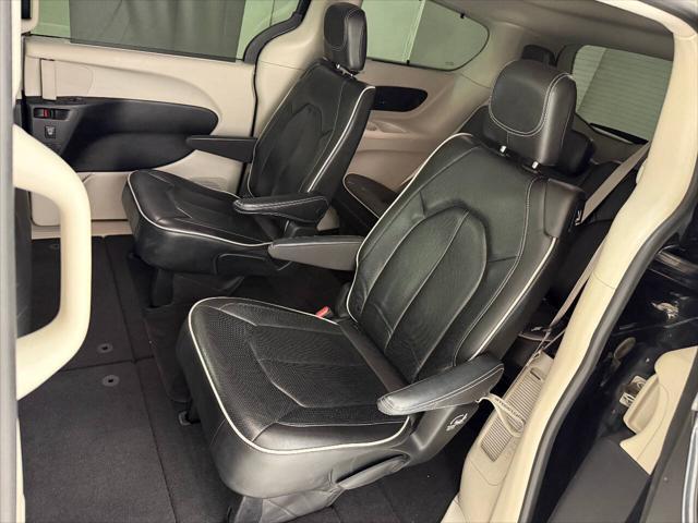 Photo of 2022 Black Chrysler Pacifica