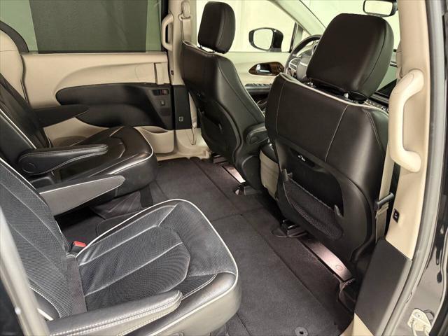 Photo of 2022 Black Chrysler Pacifica