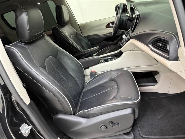 Photo of 2022 Black Chrysler Pacifica