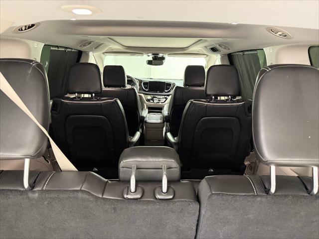 Photo of 2022 Black Chrysler Pacifica