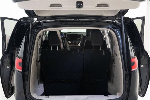 Photo of 2022 Black Chrysler Pacifica