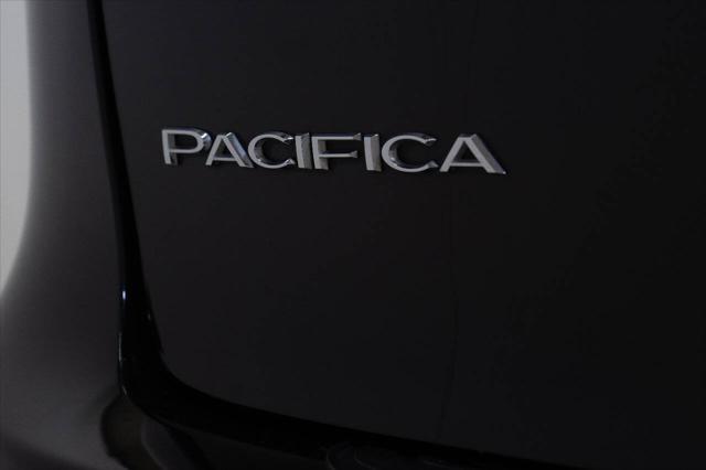 Photo of 2022 Black Chrysler Pacifica
