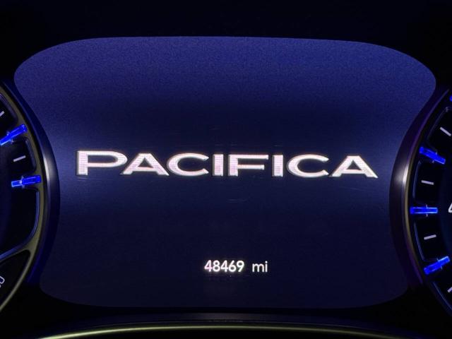 Photo of 2022 Black Chrysler Pacifica
