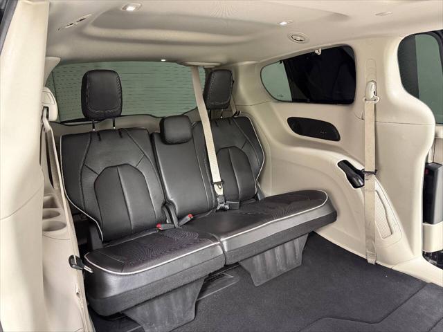 Photo of 2022 Black Chrysler Pacifica
