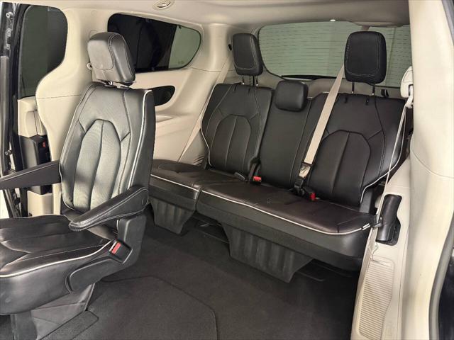 Photo of 2022 Black Chrysler Pacifica