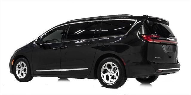 Photo of 2022 Black Chrysler Pacifica