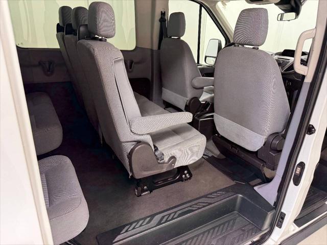 Photo of 2015 White Ford Transit-350