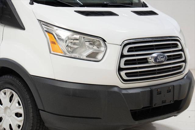 Photo of 2015 White Ford Transit-350