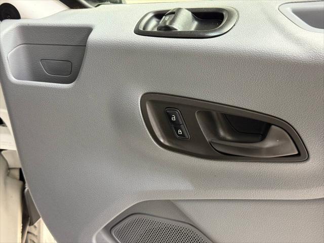 Photo of 2015 White Ford Transit-350