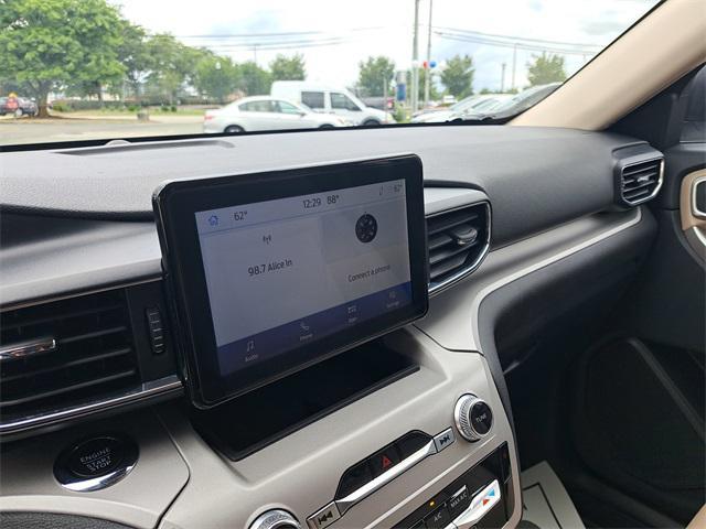 Photo of 2023 White Ford Explorer