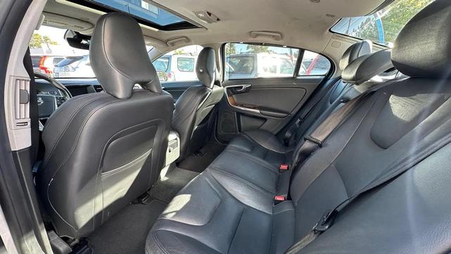 Photo of 2016 Bright Silver Metallic Volvo S60 Inscription