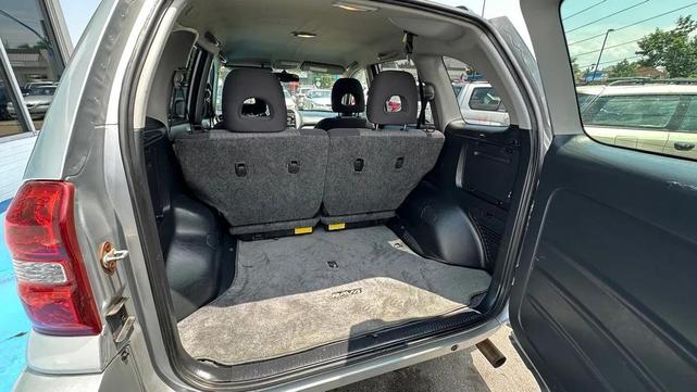 Photo of 2004 Gray Toyota RAV4